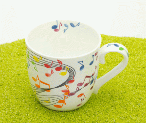 Henkelbecher Porzellan Flying Notes (Noten, Musik) 425ml