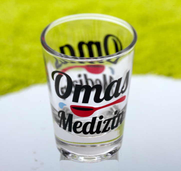 Schnapsglas Omas Medizin 6cl